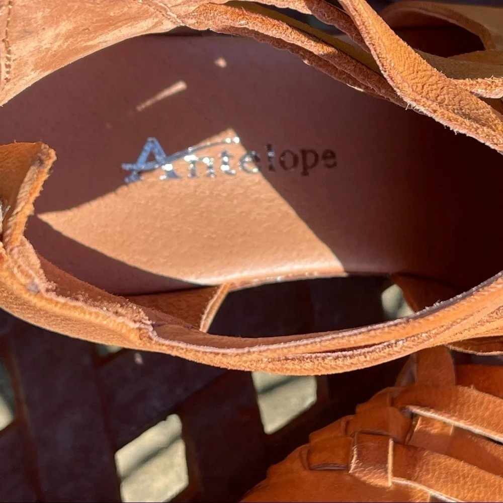 NWT Antelope N03 tamra woven leather wedge round toe closed toe pump